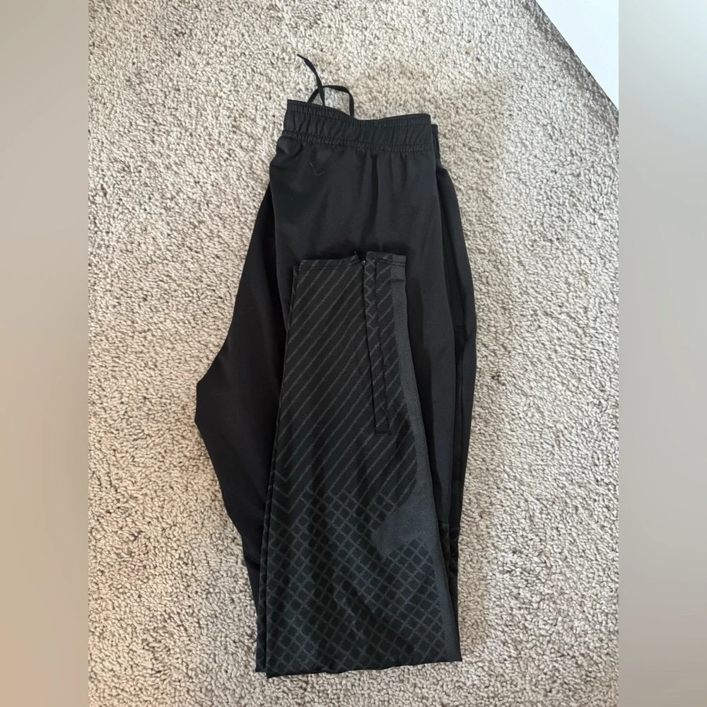 Nike Dri-Fit Sweatpants - Picture 7 of 7